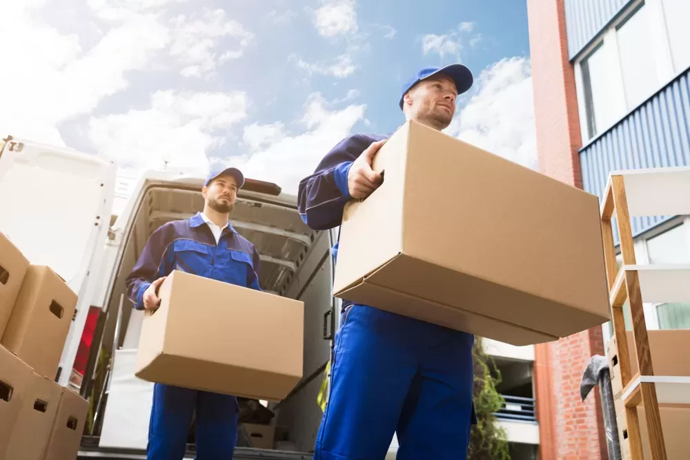 The Benefits of Hiring Professional Movers vs. DIY Moving